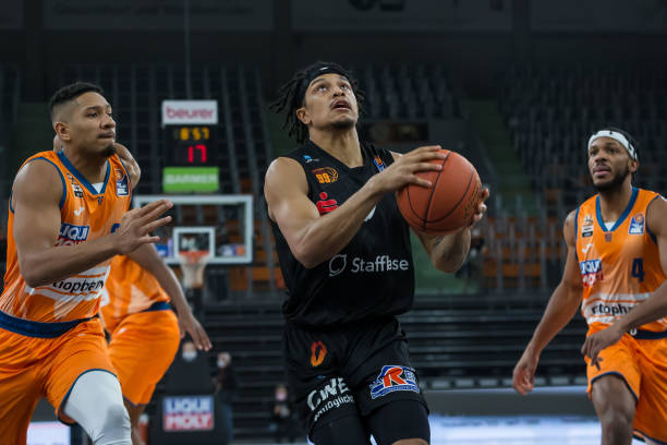 曼城击败切 曼城击败切